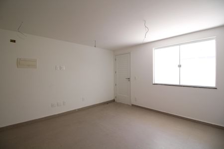 Casa de condomínio à venda com 81m², 2 quartos e 1 vagaSala