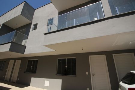 Casa de condomínio à venda com 81m², 2 quartos e 1 vagaFachada Interna