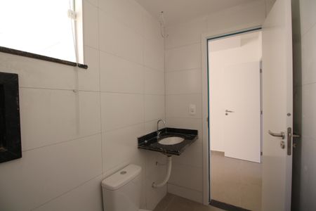 Casa de condomínio à venda com 81m², 2 quartos e 1 vagaSuíte 1 - Banheiro