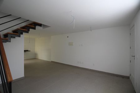 Casa de condomínio à venda com 81m², 2 quartos e 1 vagaSala