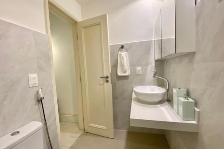 Apartamento à venda com 56m², 1 quarto e sem vaga Apartamento à venda com 56m², 1 quarto e sem vagaSuite - Banheiro