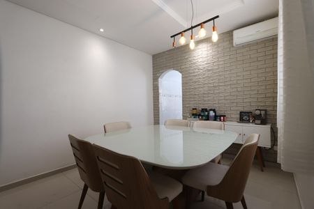 Casa à venda com 250m², 2 quartos e 2 vagasSala de Jantar