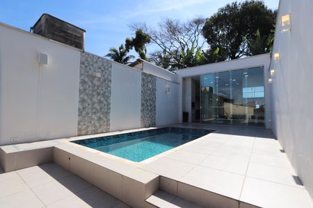 Casa à venda com 250m², 2 quartos e 2 vagasÁrea comum - Piscina