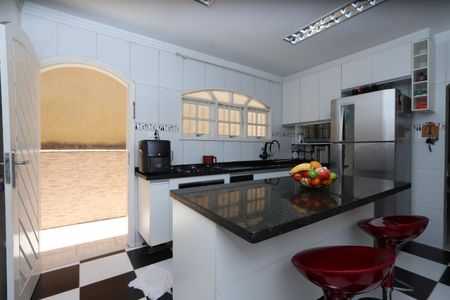 Casa à venda com 250m², 2 quartos e 2 vagasCozinha