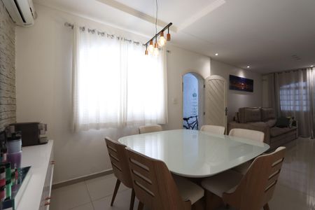 Casa à venda com 250m², 2 quartos e 2 vagasSala de Jantar