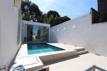 Casa à venda com 250m², 2 quartos e 2 vagasÁrea comum - Piscina