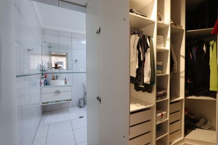 Casa à venda com 250m², 2 quartos e 2 vagasCloset da Suíte
