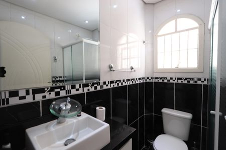 Casa à venda com 250m², 2 quartos e 2 vagasBanheiro Social