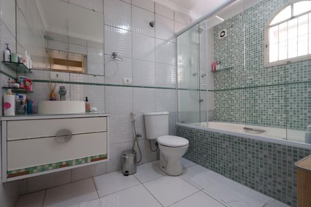 Casa à venda com 250m², 2 quartos e 2 vagasBanheiro da Suíte