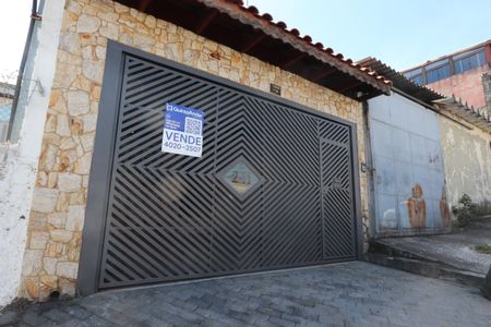 Casa à venda com 250m², 2 quartos e 2 vagasFachada