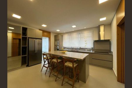 Casa à venda com 640m², 4 quartos e 6 vagas
