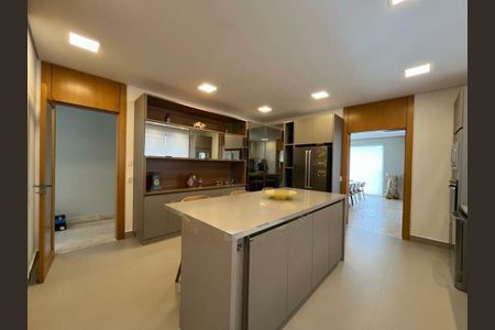 Casa à venda com 640m², 4 quartos e 6 vagas