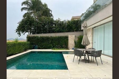 Casa à venda com 640m², 4 quartos e 6 vagas