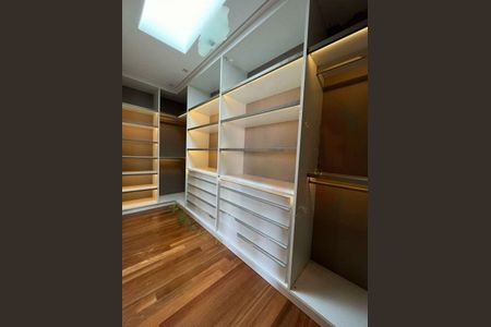 Casa à venda com 4 quartos, 640m² em Centro Comercial Jubran, Barueri