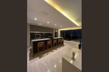 Casa à venda com 640m², 4 quartos e 6 vagas