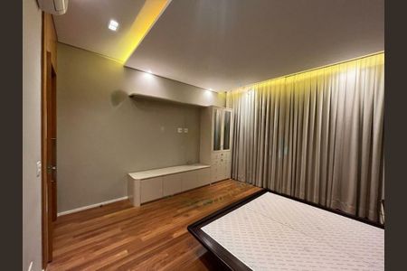 Casa à venda com 4 quartos, 640m² em Centro Comercial Jubran, Barueri