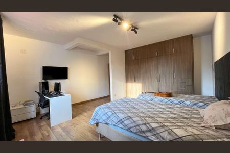 Casa à venda com 308m², 5 quartos e 3 vagas