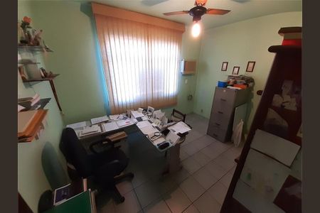Casa à venda com 5 quartos, 220m² em Penha, Rio de Janeiro