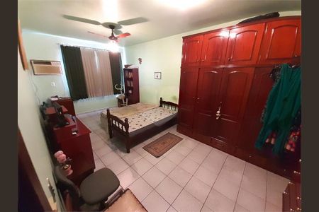 Casa à venda com 5 quartos, 220m² em Penha, Rio de Janeiro
