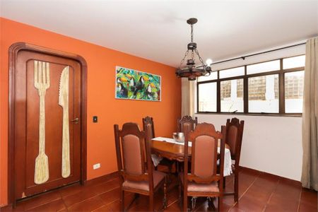 Casa à venda com 304m², 4 quartos e 3 vagas