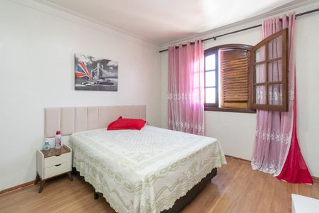 Casa à venda com 195m², 3 quartos e 2 vagasSuíte 1