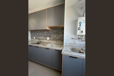 Apartamento à venda com 35m², 1 quarto e 1 vaga Apartamento à venda com 35m², 1 quarto e 1 vagaCozinha e Área de Serviço
