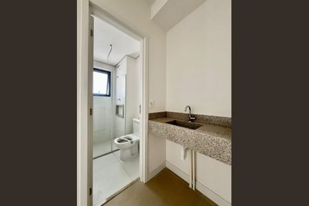 Banheiro de apartamento à venda com 1 quarto, 47m² em Vila Lídia, Campinas
