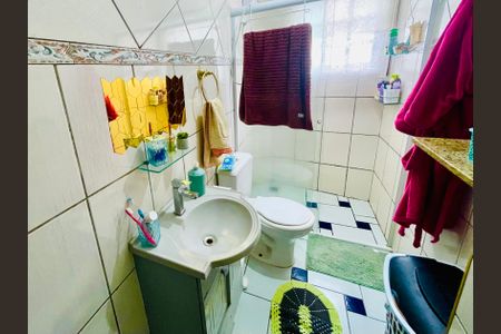 Casa à venda com 200m², 3 quartos e 2 vagas Casa à venda com 200m², 3 quartos e 2 vagasBanheiro da Suíte