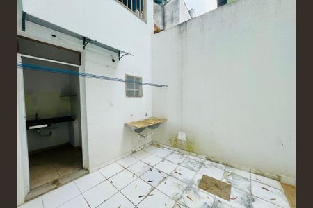 Casa à venda com 200m², 3 quartos e 2 vagas Casa à venda com 200m², 3 quartos e 2 vagasÁrea de Serviço da Edícula