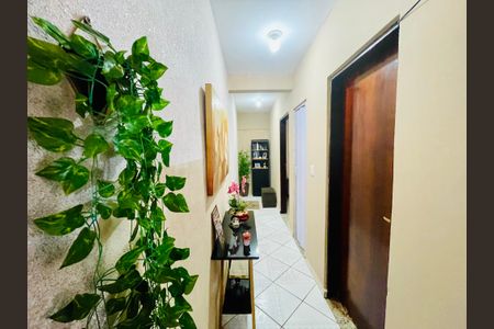 Casa à venda com 200m², 3 quartos e 2 vagas Casa à venda com 200m², 3 quartos e 2 vagasCorredor