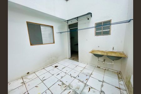 Casa à venda com 200m², 3 quartos e 2 vagas Casa à venda com 200m², 3 quartos e 2 vagasÁrea de Serviço da Edícula