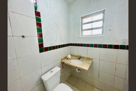 Casa à venda com 200m², 3 quartos e 2 vagas Casa à venda com 200m², 3 quartos e 2 vagasBanheiro da Edícula