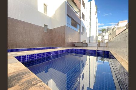 Apartamento à venda com 150m², 4 quartos e 4 vagasÁrea comum - Piscina