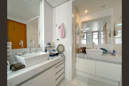 Apartamento à venda com 150m², 4 quartos e 4 vagasBanheiro Social