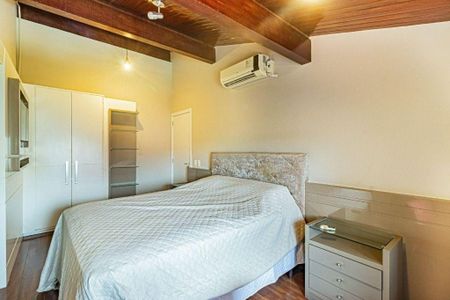 Casa à venda com 3 quartos, 282m² em Chácara das Pedras, Porto Alegre