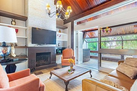 Casa à venda com 3 quartos, 282m² em Chácara das Pedras, Porto Alegre