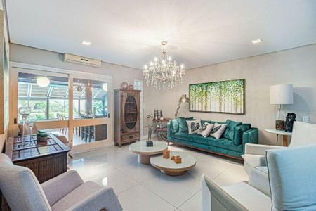 Casa à venda com 3 quartos, 282m² em Chácara das Pedras, Porto Alegre