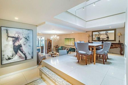 Casa à venda com 3 quartos, 282m² em Chácara das Pedras, Porto Alegre