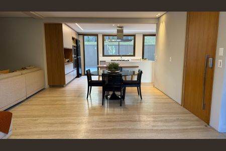 Apartamento à venda com 216m², 4 quartos e 3 vagasSala