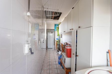 Casa à venda com 380m², 4 quartos e 2 vagas Casa à venda com 380m², 4 quartos e 2 vagasCasa 2 - Área de serviço