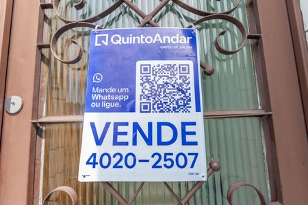 Casa à venda com 380m², 4 quartos e 2 vagas Casa à venda com 380m², 4 quartos e 2 vagasPlaca