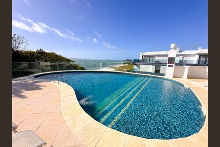 Apartamento para alugar com 250m², 4 quartos e 2 vagasÁrea comum - Piscina