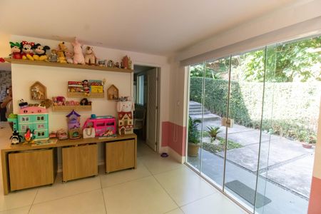 Casa de condomínio à venda com 400m², 5 quartos e 2 vagas Casa de condomínio à venda com 400m², 5 quartos e 2 vagasSuíte 3