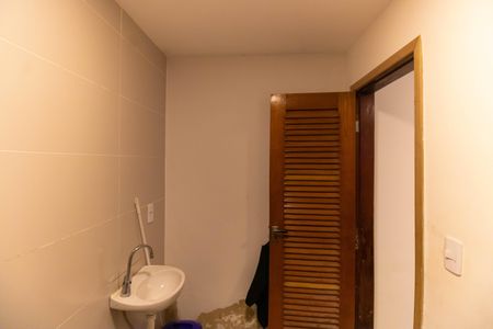 Casa de condomínio à venda com 400m², 5 quartos e 2 vagas Casa de condomínio à venda com 400m², 5 quartos e 2 vagasBanheiro de serviço