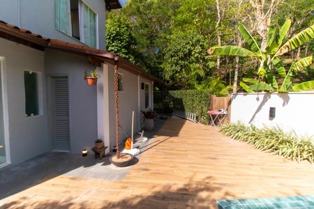 Casa de condomínio à venda com 400m², 5 quartos e 2 vagas Casa de condomínio à venda com 400m², 5 quartos e 2 vagasÁrea externa