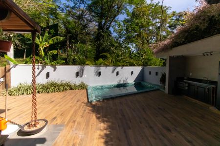 Casa de condomínio à venda com 400m², 5 quartos e 2 vagas Casa de condomínio à venda com 400m², 5 quartos e 2 vagasVista da Suíte 2