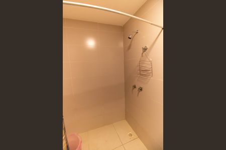 Casa de condomínio à venda com 400m², 5 quartos e 2 vagas Casa de condomínio à venda com 400m², 5 quartos e 2 vagasBanheiro de serviço