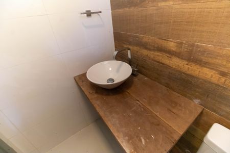 Casa de condomínio à venda com 400m², 5 quartos e 2 vagas Casa de condomínio à venda com 400m², 5 quartos e 2 vagasBanheiro Externo