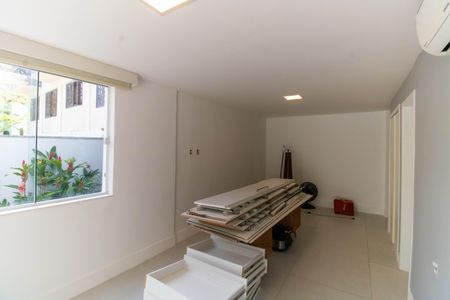 Casa de condomínio à venda com 400m², 5 quartos e 2 vagas Casa de condomínio à venda com 400m², 5 quartos e 2 vagasSuíte 2