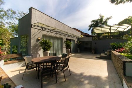 Casa de condomínio à venda com 400m², 5 quartos e 2 vagas Casa de condomínio à venda com 400m², 5 quartos e 2 vagasÁrea externa